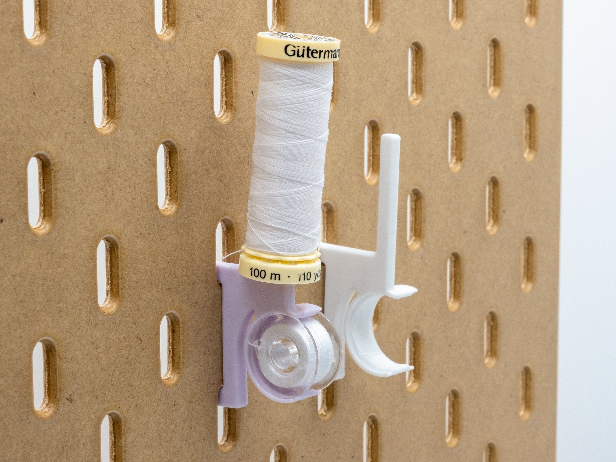 Bobine de fil verticale et support de canette pour IKEA SKADIS